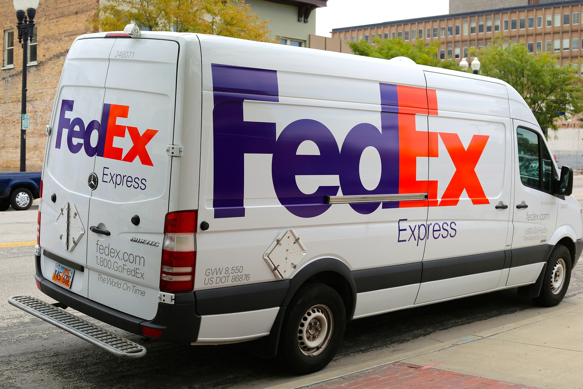 DHLとFeDexの基本送料